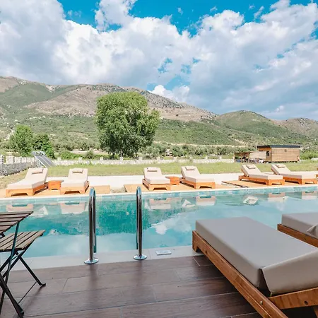 Maessa Suites *